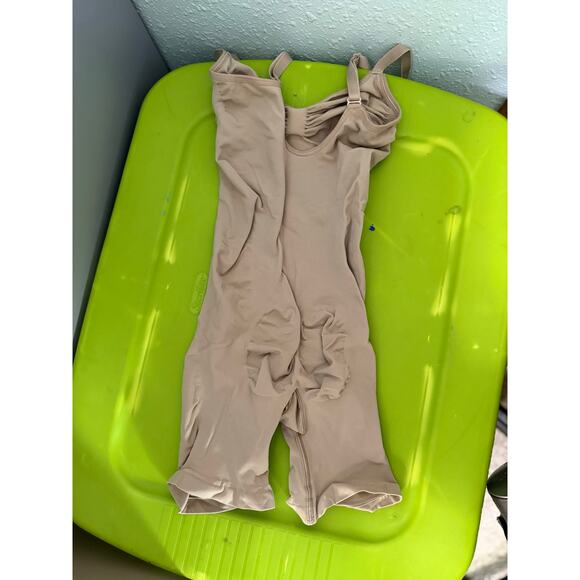 Skims Seamless Sculpt Mid Thigh Body Suit NWOT Size Large - Picture 5 of 5